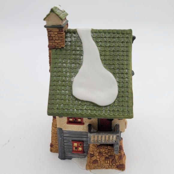 Department 56 - North Pole Series - “Elf bunkhouse”. - Picture 5 of 8